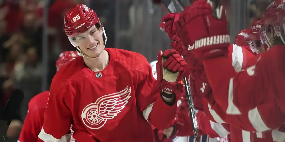 Detroit Red Wings Extend Elmer Soderblom
