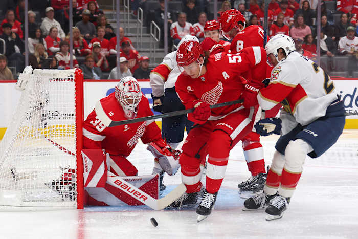 Detroit Red Wings roll past 2-time defending Stanley Cup champs 4-1