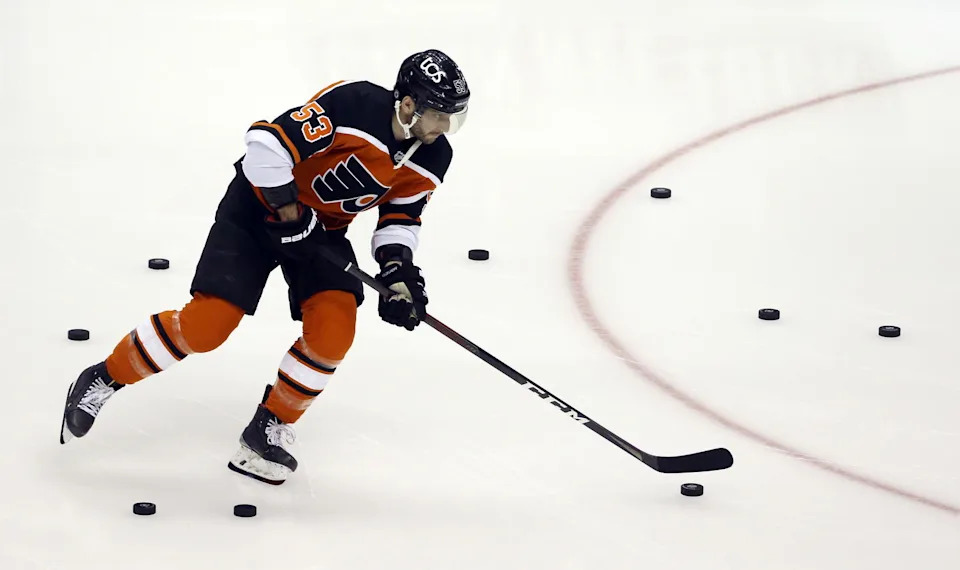 Shayne Gostisbehere (© Charles LeClaire-Imagn Images)