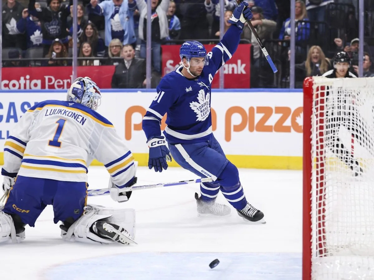 Tavares, McCabe lead the way as Maple Leafs win in OT, end losing streak