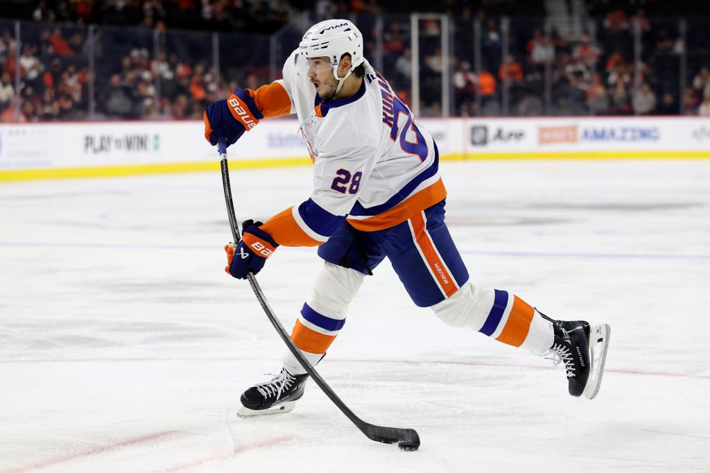 Bet $5, get $300 in bonus bets if your bet wins for Islanders vs. Penguins