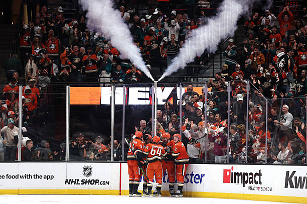 Hurricanes vs. Ducks Time, TV & Live Stream – 10/16/2025