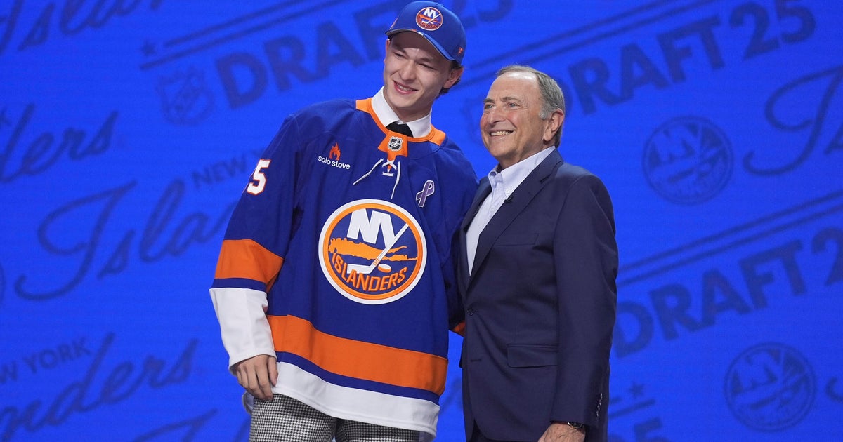 New York Islanders take defenseman Matthew Schaefer with No. 1 pick in NHL draft