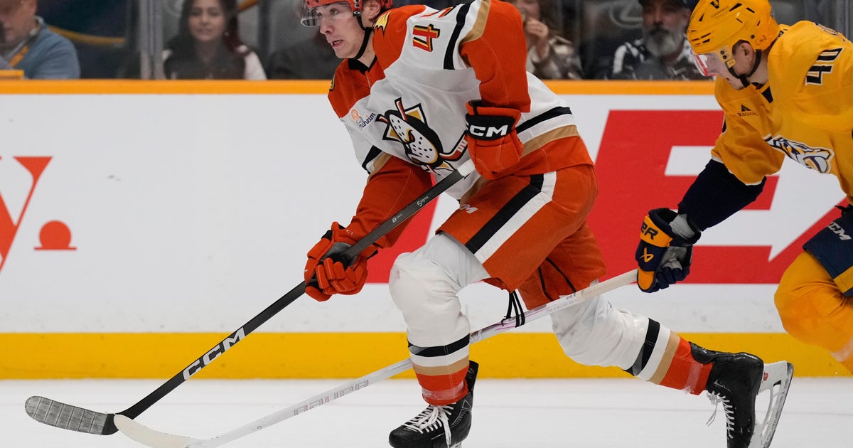 Ducks rookie Beckett Sennecke picks up his third goal of the season in 5-2 win over Predators