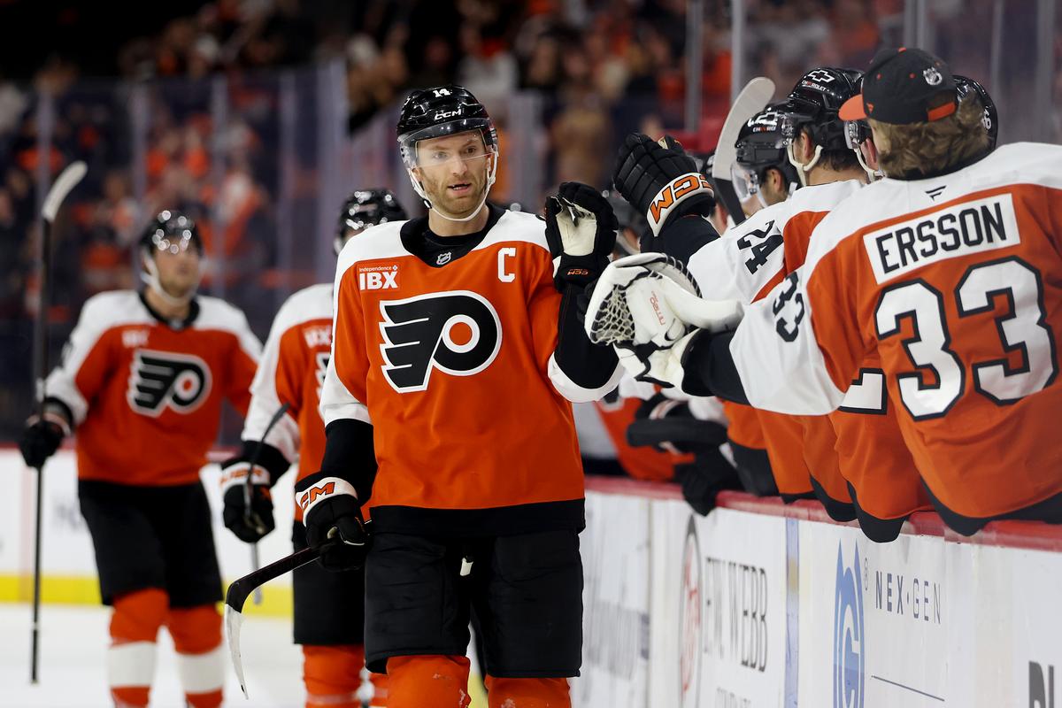 Couturier Scores Twice, Flyers Defeat Panthers