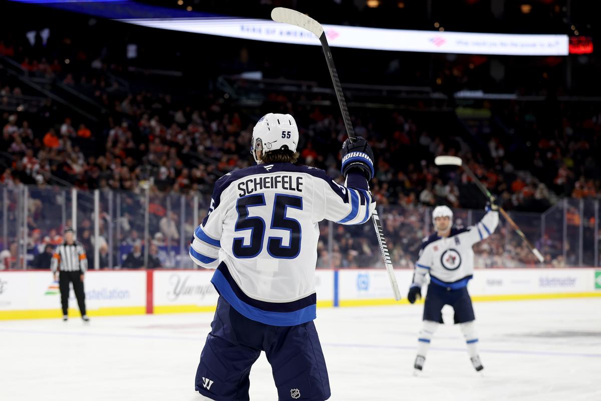 Scheifele's 2 Goals Help Jets Down Flyers