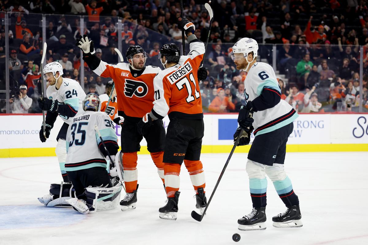 Tippett, Foerster Lead Flyers to Win Over Kraken