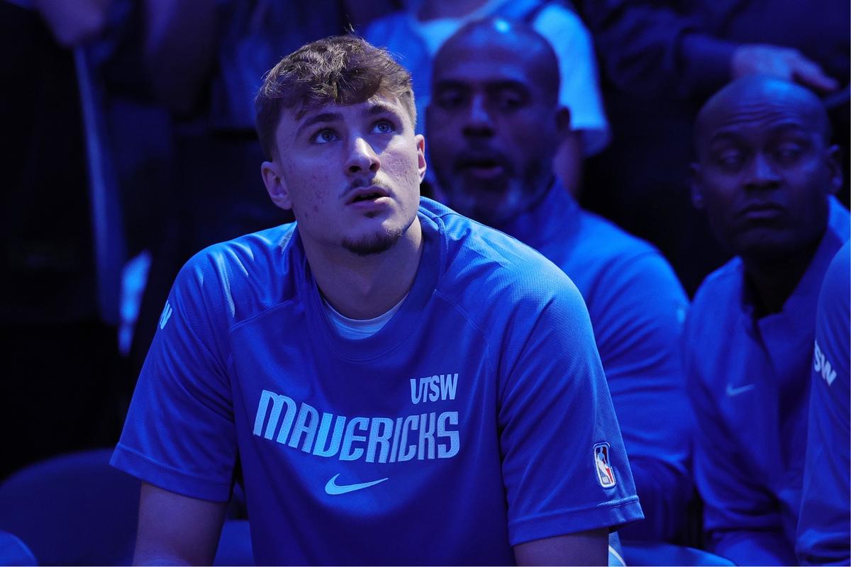 Dallas Fans Start National Anthem Tradition for Cooper Flagg