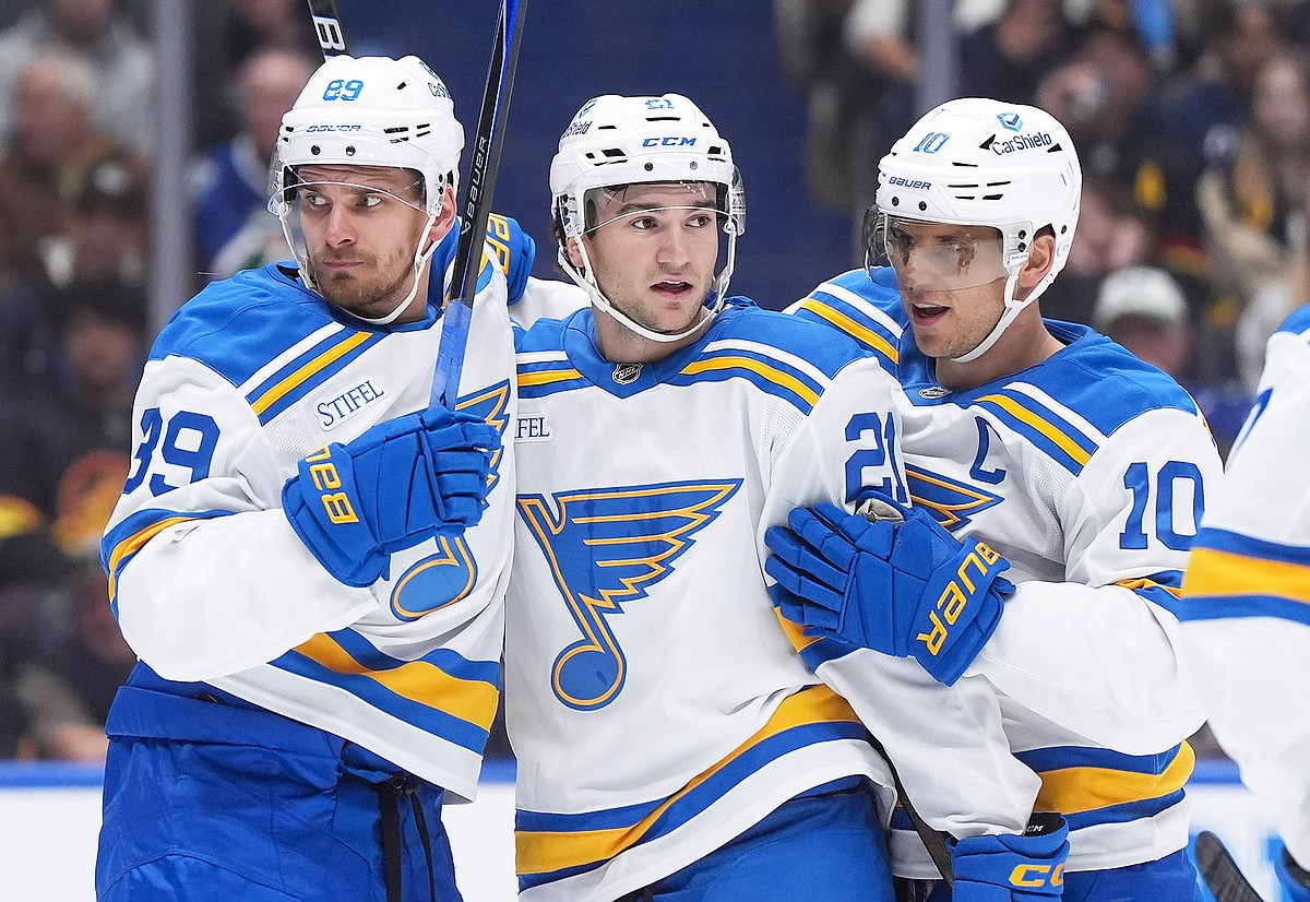 Snuggerud scores twice as Blues beat Canucks 5-2
