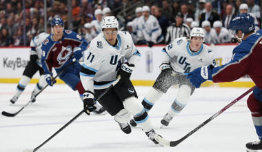 Mammoth vs. Blackhawks Time, TV & Live Stream – 10/13/2025