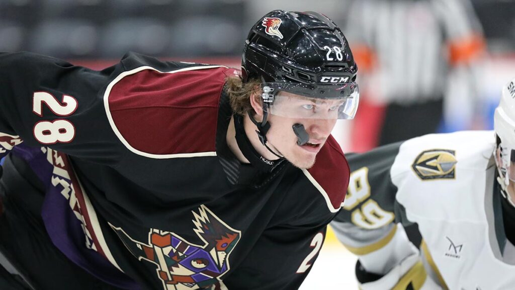 Lightning claim Douglas from Mammoth | TheAHL.com