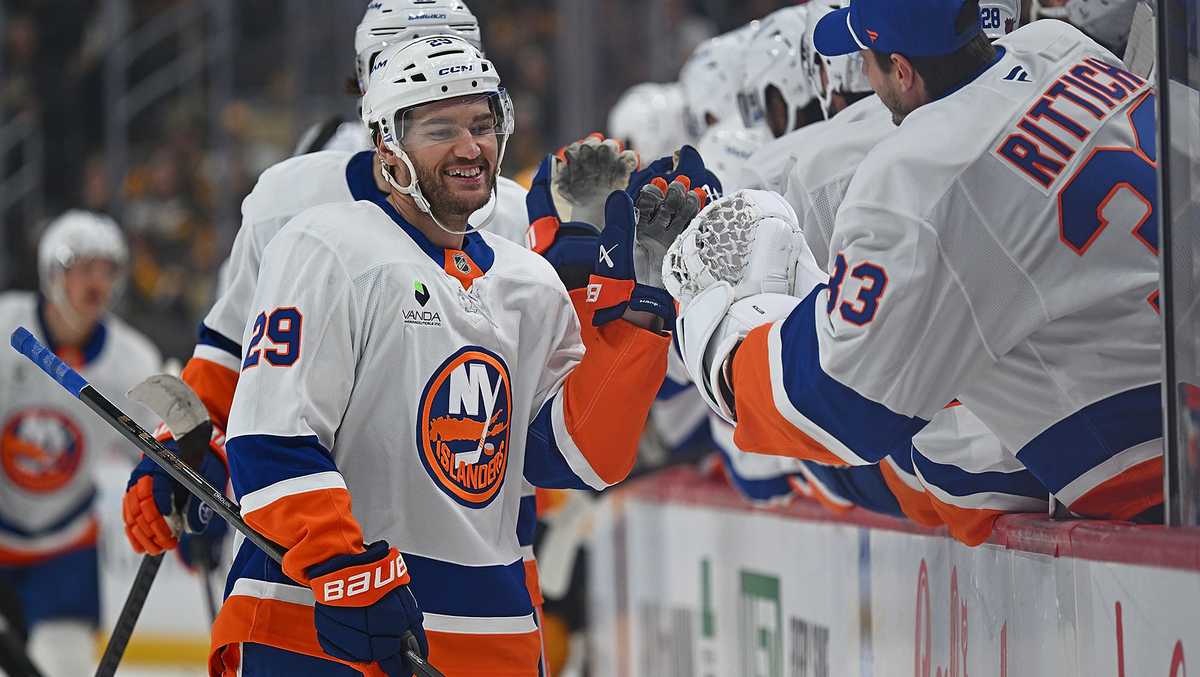 NHL suspends Jonathan Drouin for cross-checking vs. Penguins