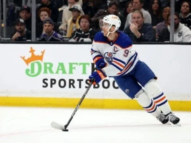 connor mcdavid has signed a two year contract extension worth 25 million with the nhl s edmonton oilers photo afp