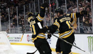 Boston Bruins score in OT to beat the Chicago Blackhawks, 4-3