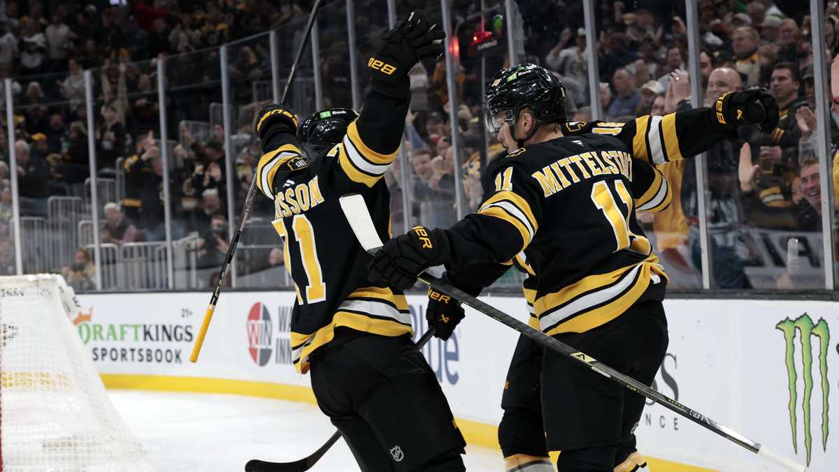 Boston Bruins score in OT to beat the Chicago Blackhawks, 4-3