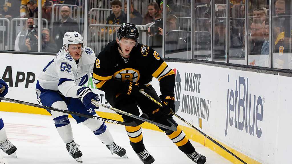 Lightning beat Bruins 4-3