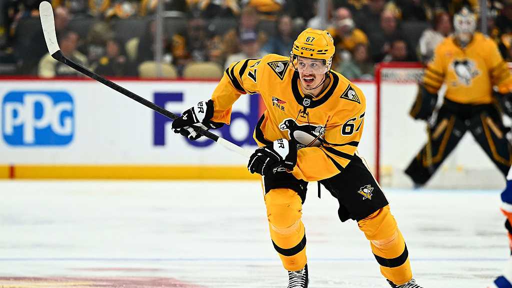 Pittsburgh Penguins forward Rickard Rakell undergoes hand surgery