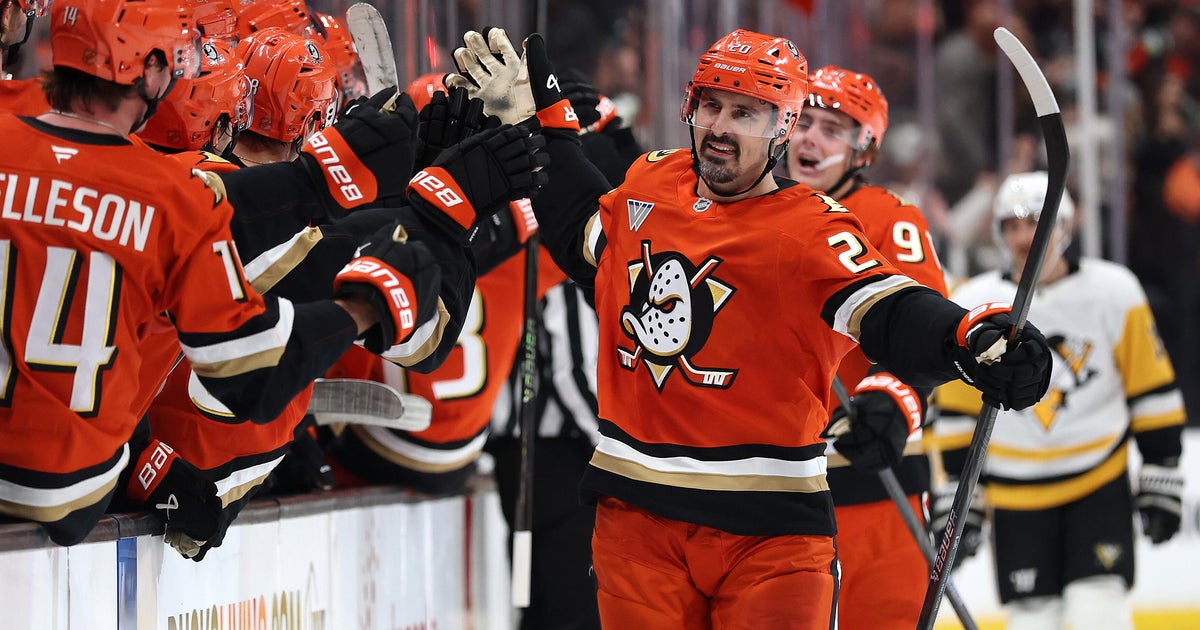 Chris Kreider's scores late tiebreaker, gives Anaheim Ducks 4-3 win over Pittsburgh Penguins