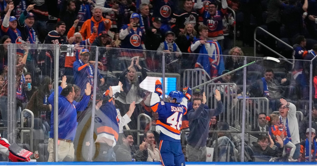 Islanders rookie Matthew Schaefer, the top overall pick in this year's NHL Draft, sores 1st goal - WSB-TV Channel 2