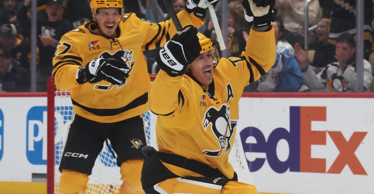 Penguins debut new gold third jerseys during home opener win vs. Islanders