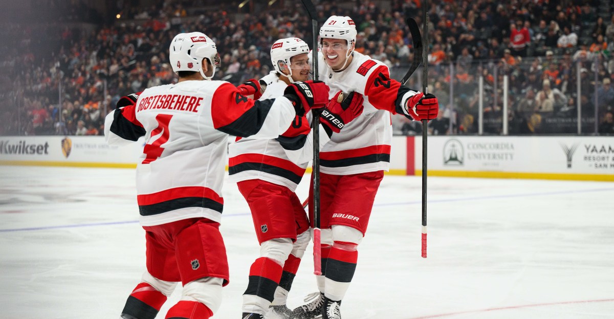 Hurricanes Keep Winning with 4-1 Victory Over Ducks
