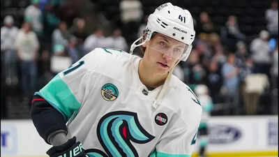 Seattle Kraken lose defenseman Ryker Evans for up to two months with upper-body injury setback in 2025-26 NHL season
