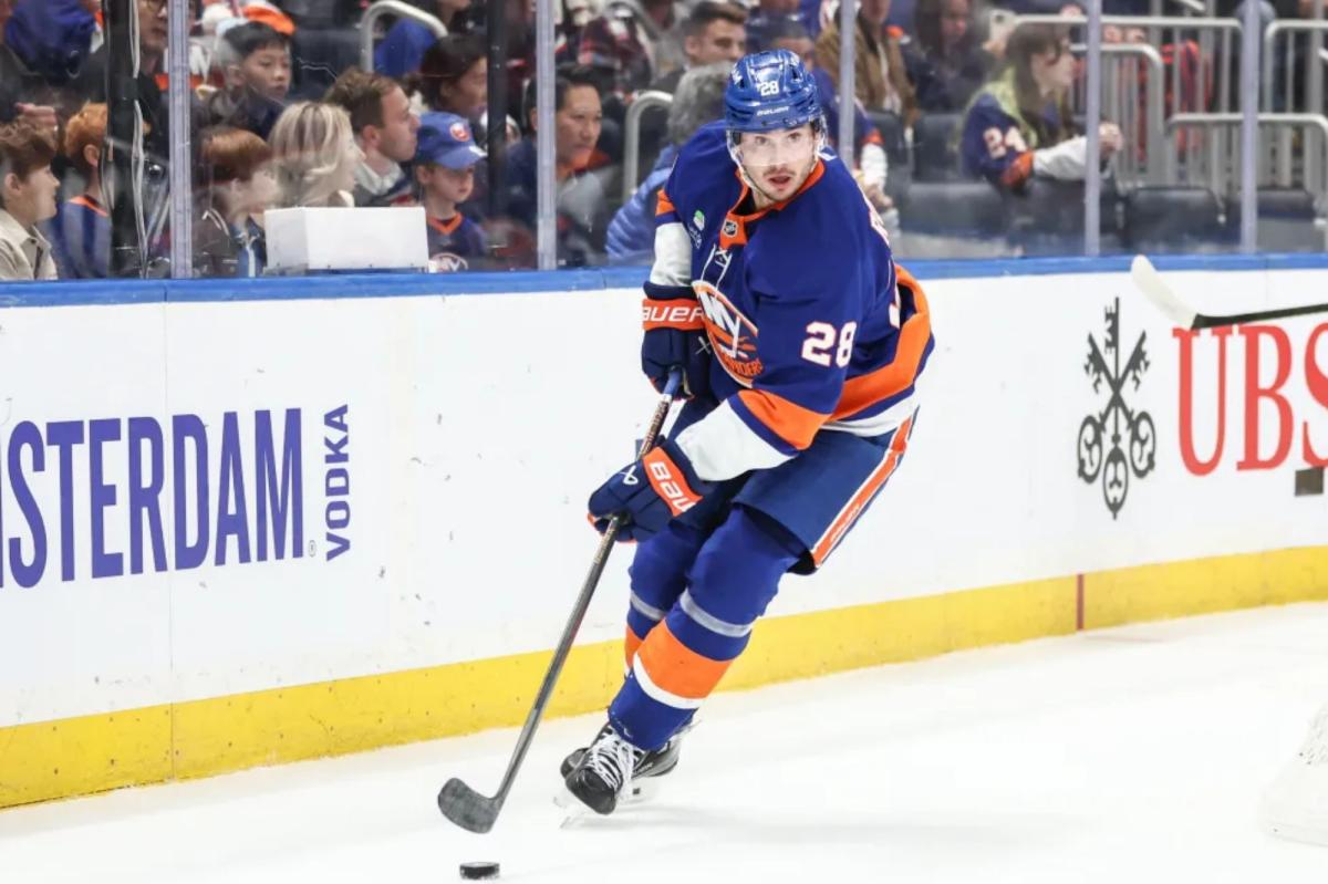 Alexander Romanov planning to play during Islanders' road trip