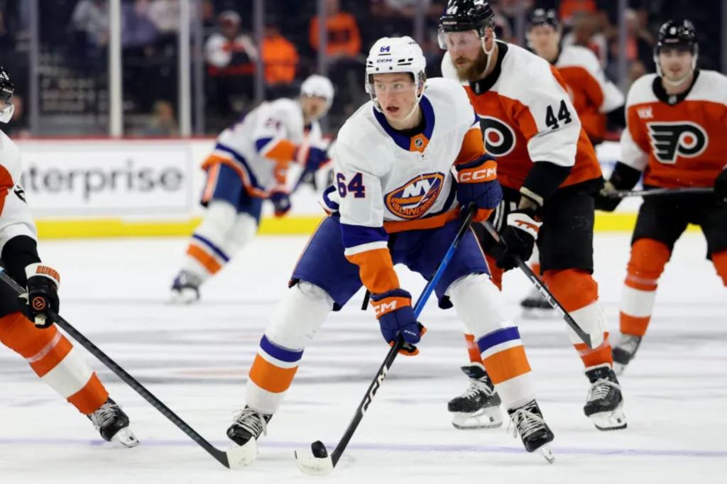 Islanders' Cal Ritchie exits with lower-body injury