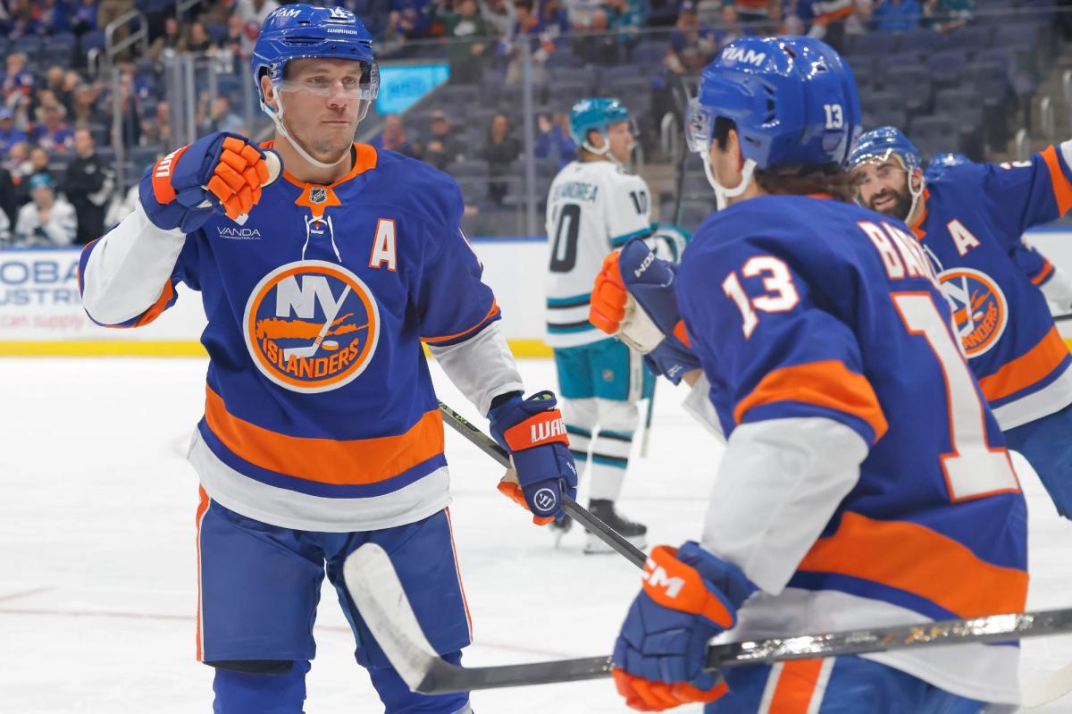 Wager $30, get $300 in FanCash for Islanders vs. Hurricanes