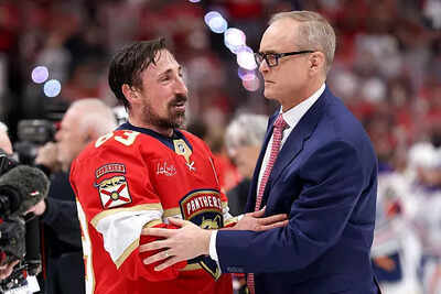 Shocking NHL Moment: Paul Maurice sees naked Brad Marchand in the Florida Panthers locker room