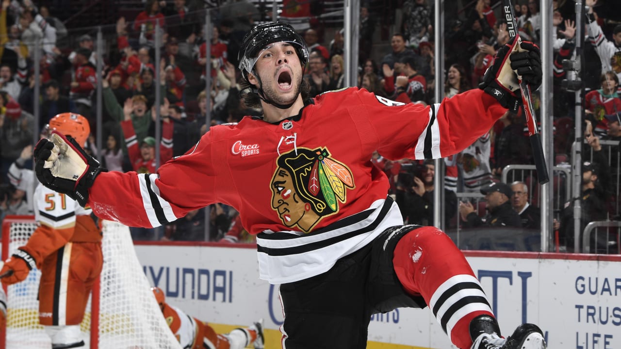 Donato wins it in OT, Blackhawks recover to top Ducks