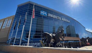 1 injured after falling from PPG Paints Arena during Penguins-Blues game Monday