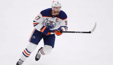Connor McDavid signs 2-year, $25M contract extension with Edmonton Oilers