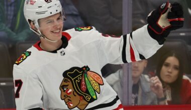 Blackhawks trade Reichel to Canucks for '27 fourth-round pick