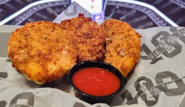 Blackhawks' mozzarella pucks top new NHL, NBA arena food