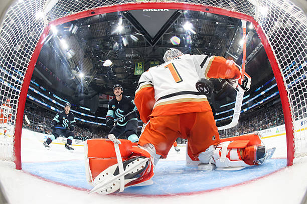 Golden Knights vs. Kraken Prediction & Picks - Oct. 11