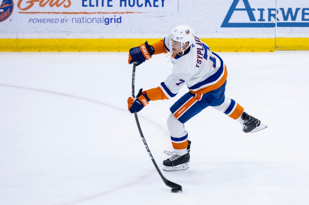 New York Islanders Maxim Tsyplakov (7) shoots during practice.
