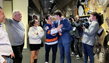 Schaefer makes family, friends ‘super proud’ in NHL debut with Islanders