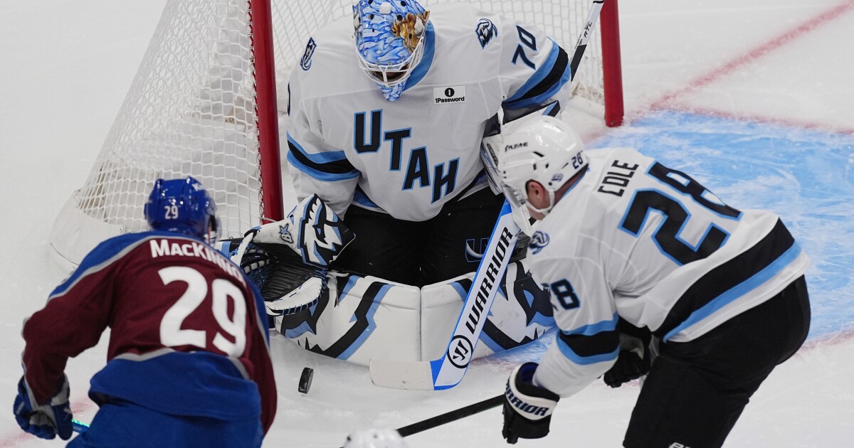 MacKinnon scores go-ahead goal early in 3rd, Avalanche beat Mammoth 2-1