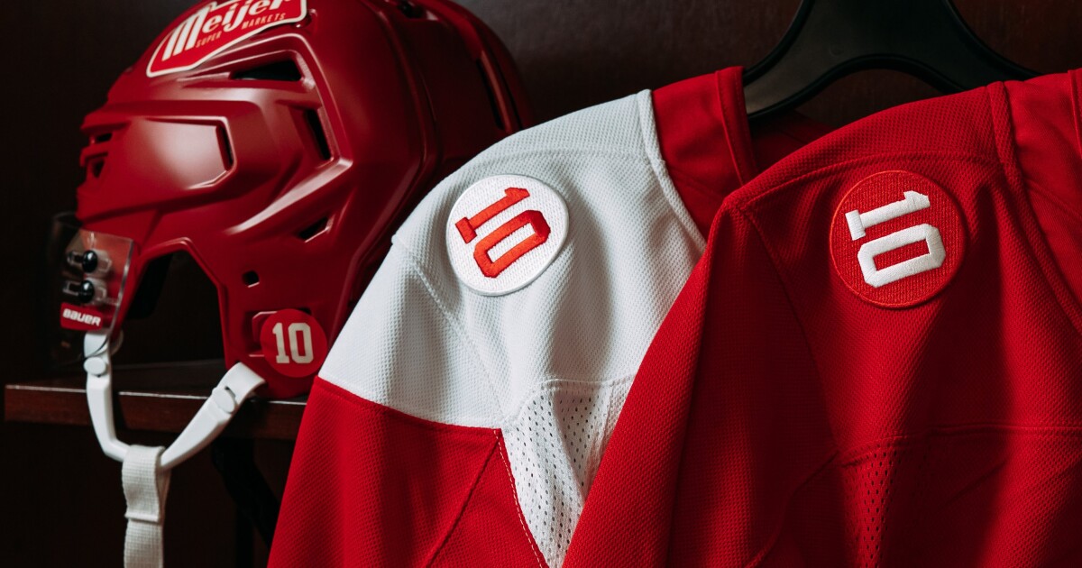 Red Wings to honor Alex Delvecchio with No. 10 patch this season