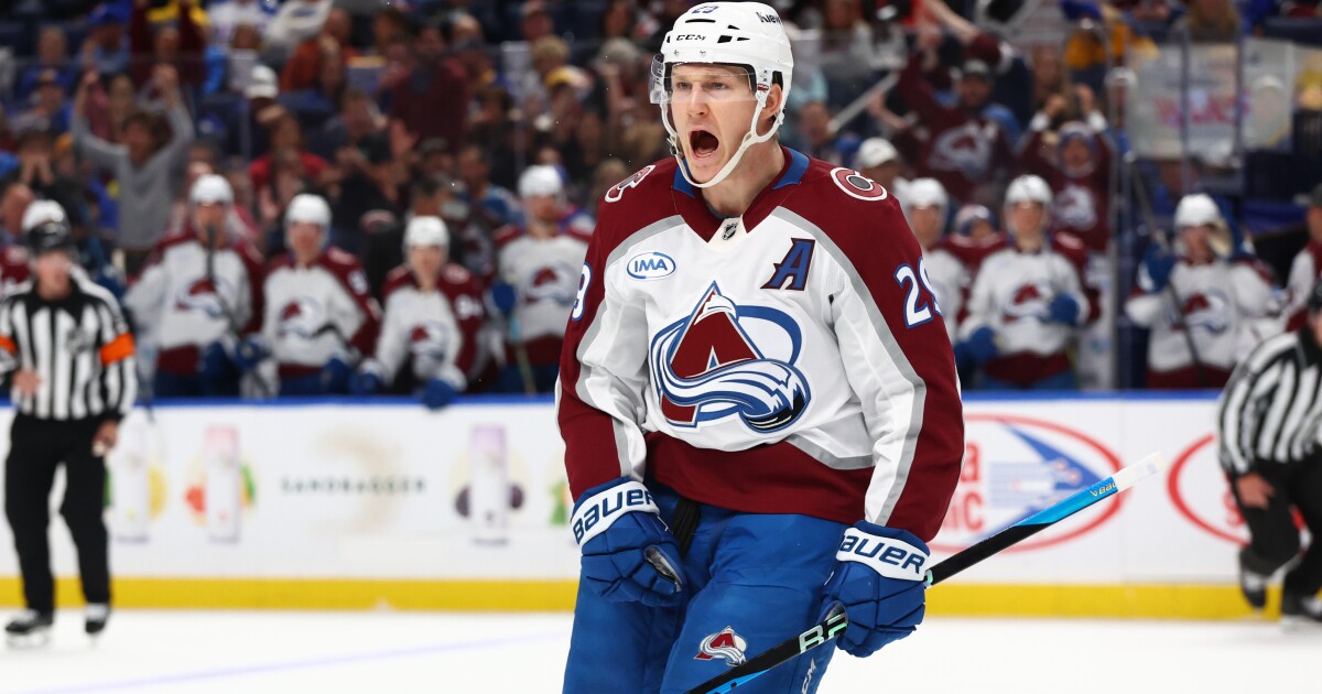 Avalanche's MacKinnon punctuates hot start in 2-goal outing at Buffalo