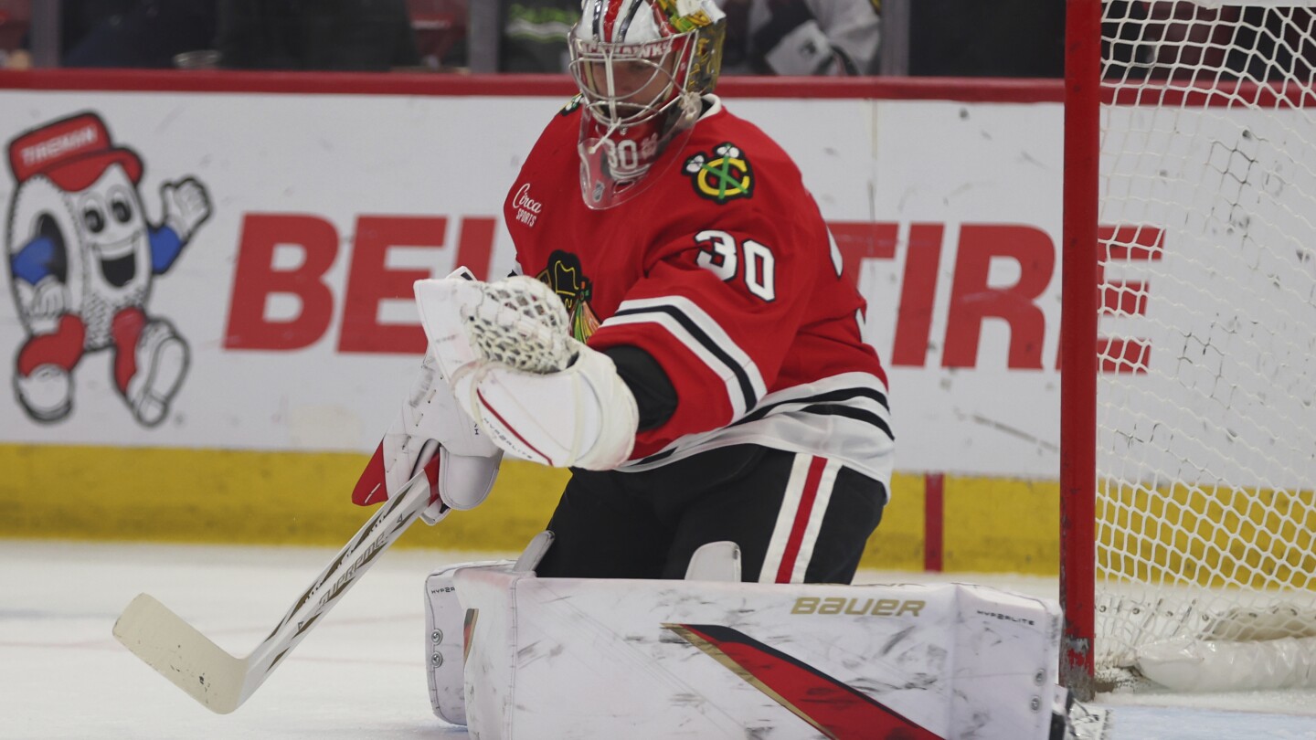 Blackhawks sign goalie Spencer Knight to 3-year, $17.5 million extension