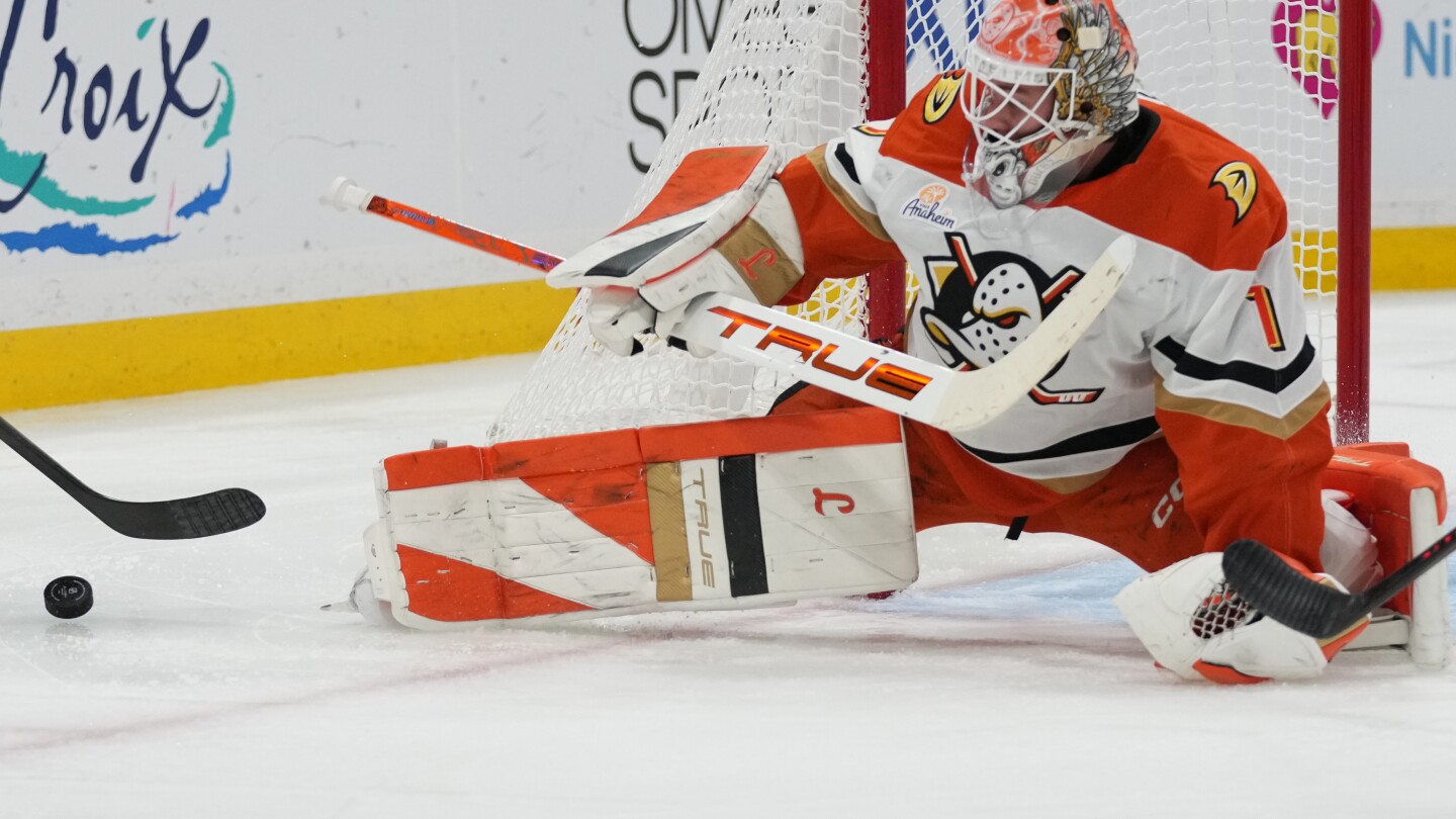 Ducks edge Panthers 3-2 in shootout as Quenneville returns to South Florida