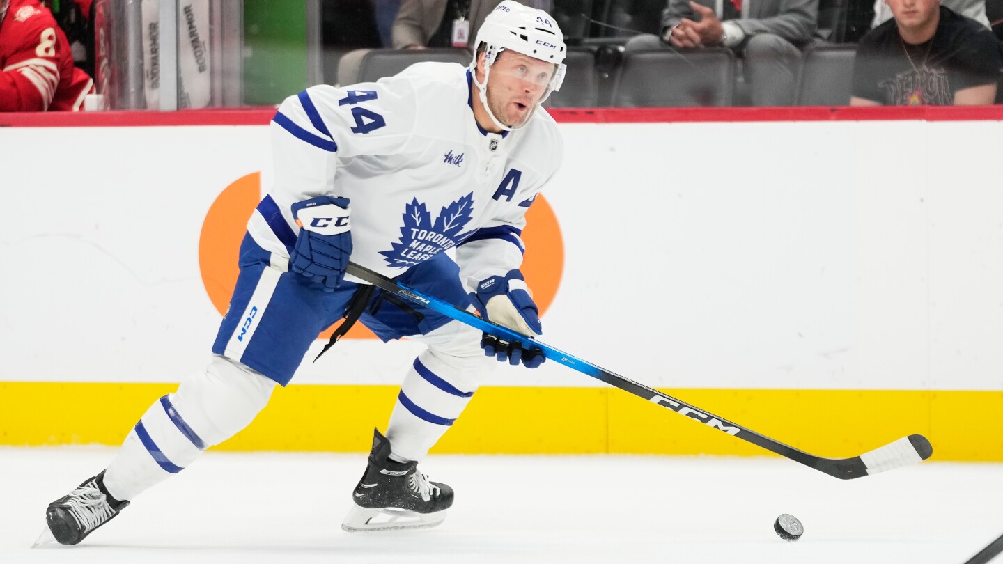 Raymond's 100th career goal lifts Red Wings past Maple Leafs, 6-3