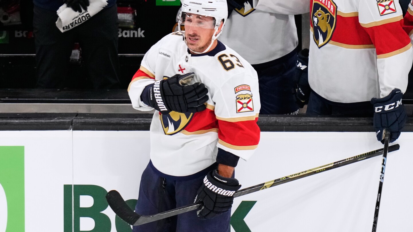 Bruins fans still love 'Little Ball of Hate' Brad Marchand, even in Panthers jersey