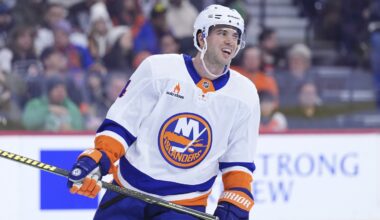 DeAngelo's overtime goal lifts Islanders to 3-2 win over Lightning