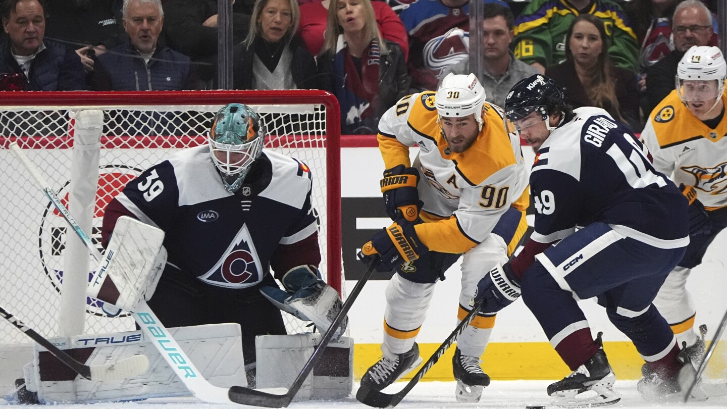 Blackwood has 38 saves in debut, Avalanche beat Predators 5-2
