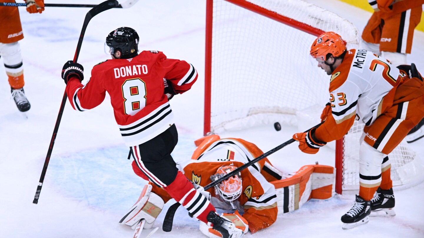 Donato scores in OT, Blackhawks edge Ducks 2-1 in Quenneville's return to Chicago