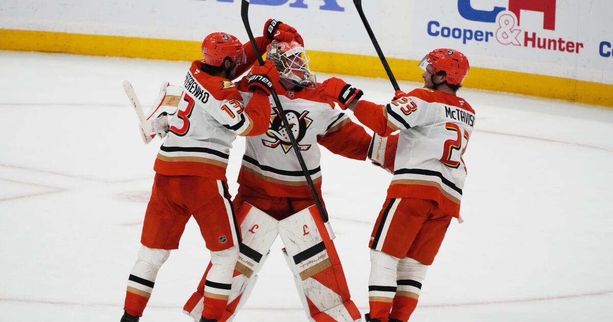 Ducks defeat Panthers in a shootout