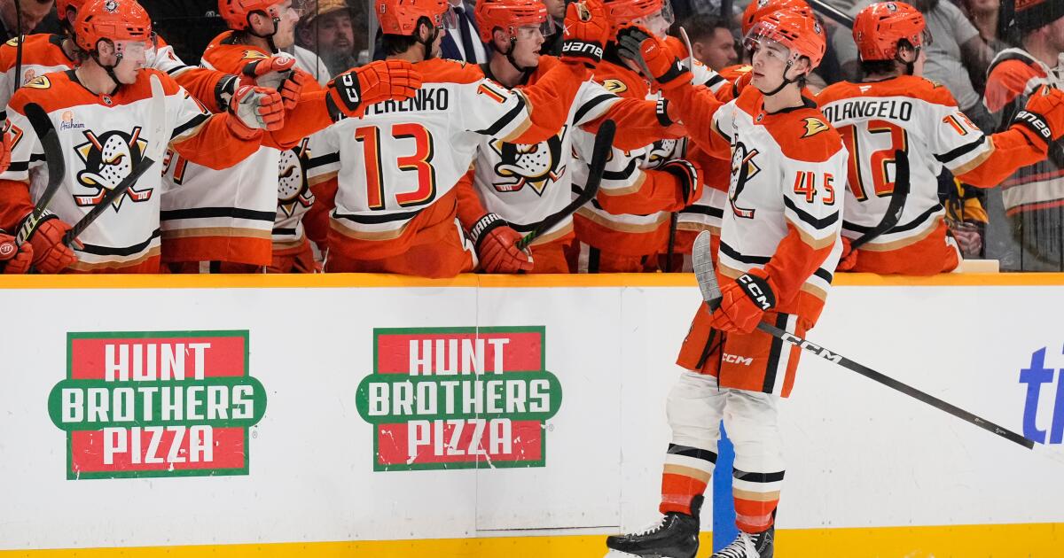 Beckett Sennecke's hot start continues as Ducks defeat the Predators